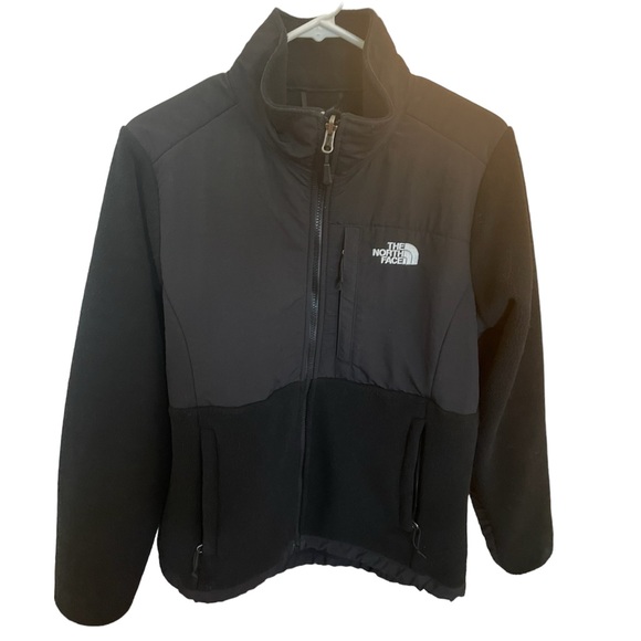 The North Face Jackets & Blazers - North Face Women’s Black Denali Fleece Jacket (Size Medium)